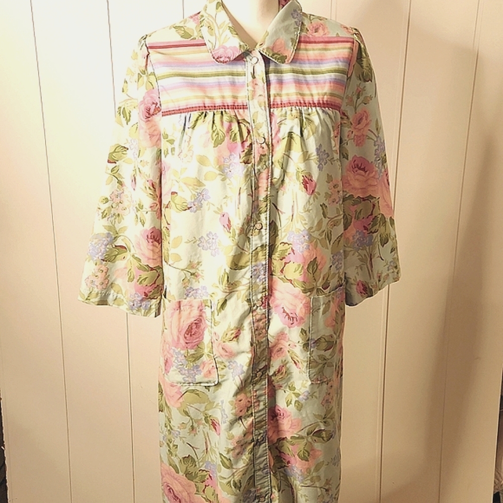 Y2K The Tog Shop Floral cottagecore pearl snap button-down Bathrobe house coat